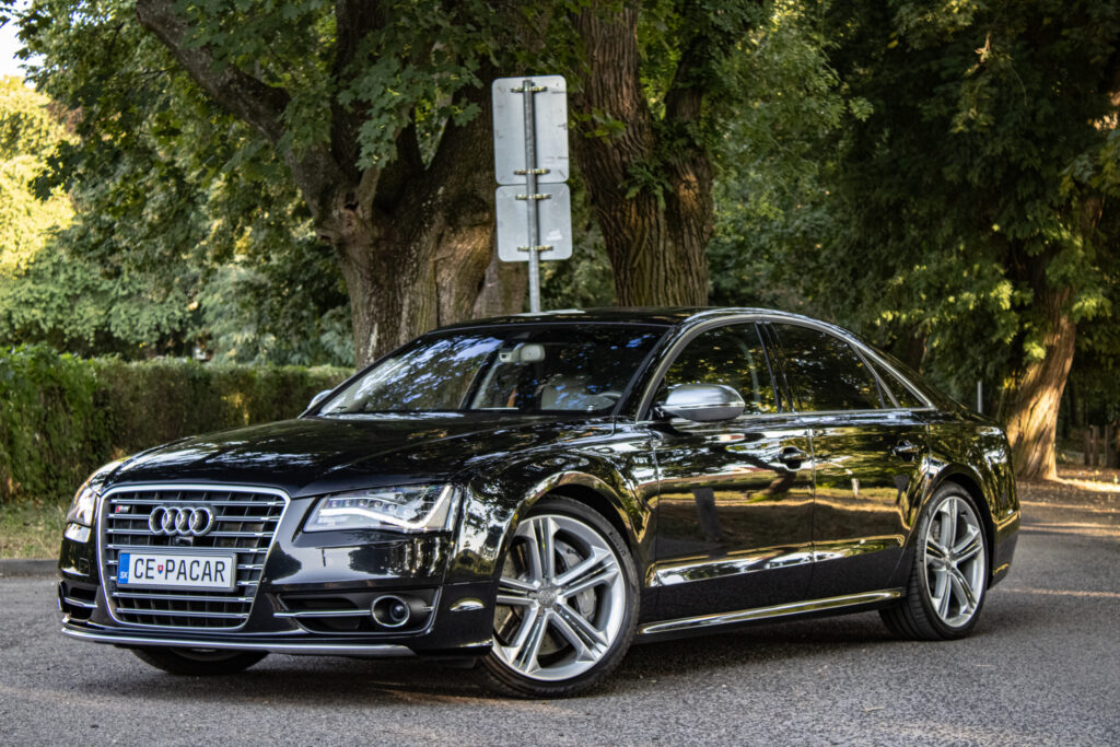 Audi S8