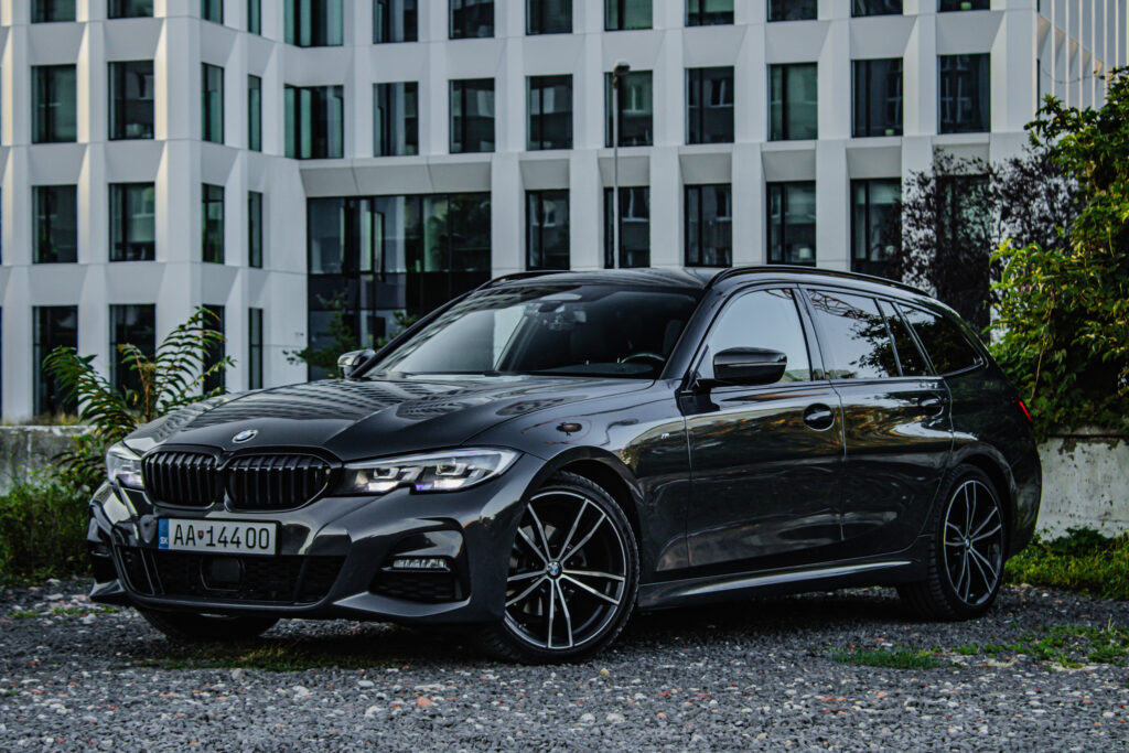 BMW Rad 3 Touring 320d  xDrive M Sport Shadow A/T