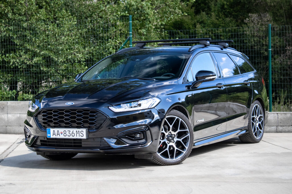 Ford Mondeo Combi / HYBDRID/ Harman Kardon/ Dynamic LED/ TOP Stav