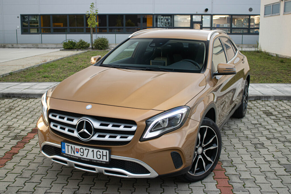 Mercedes-Benz GLA 200 d A/T