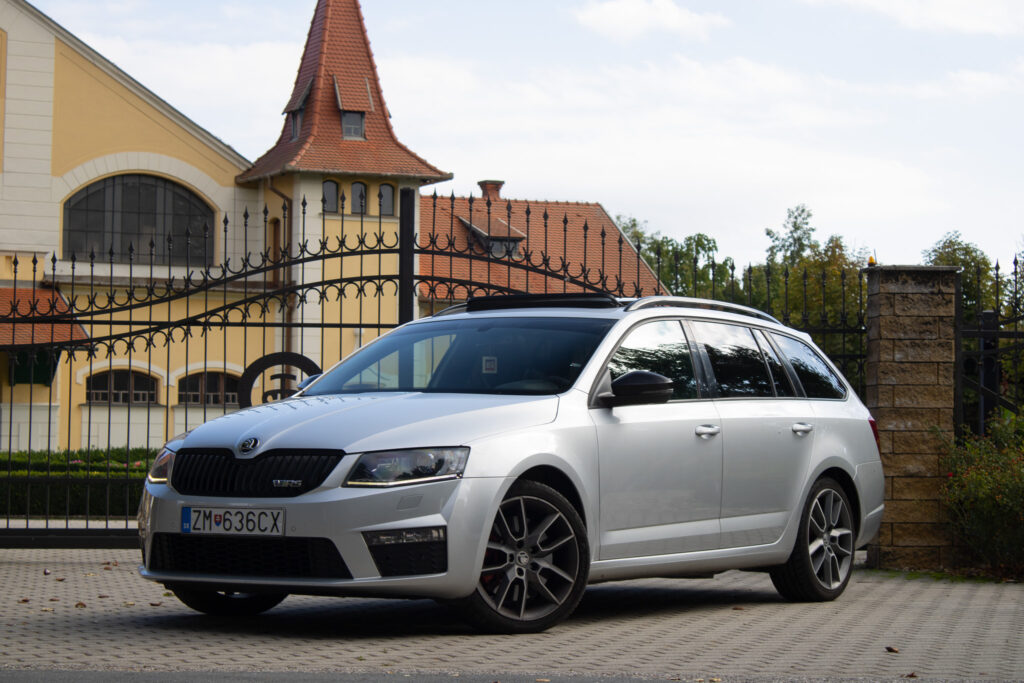 Škoda Octavia Combi 2.0 TDI DPF RS DSG