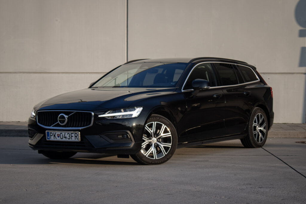 Volvo V60 B4 (D) CORE AT8 AWD