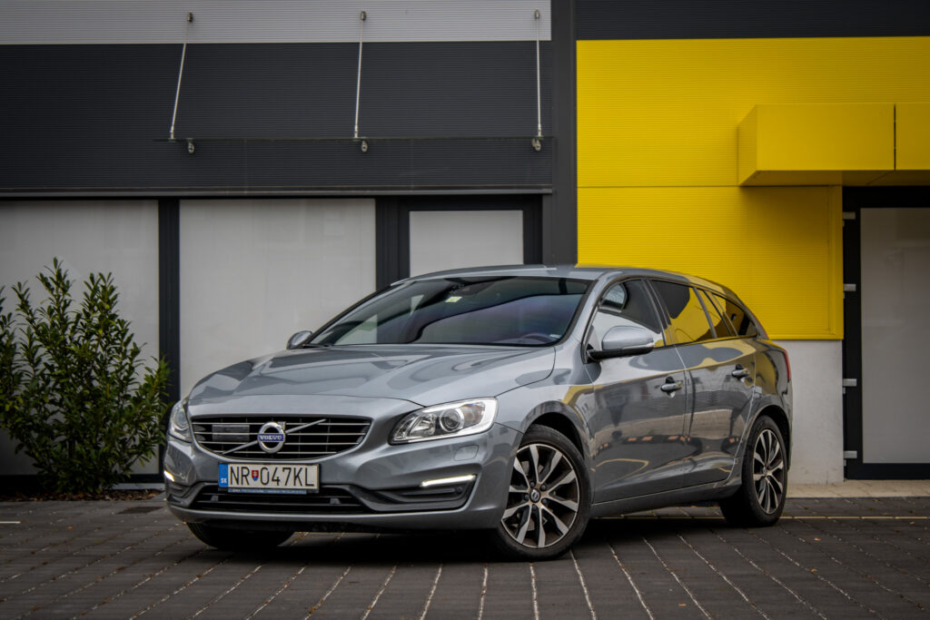 Volvo V60 D4 2.4L 190k AWD Momentum Geartronic