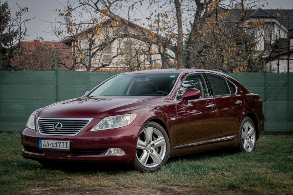 Lexus LS 460 4.6 V8 380PS