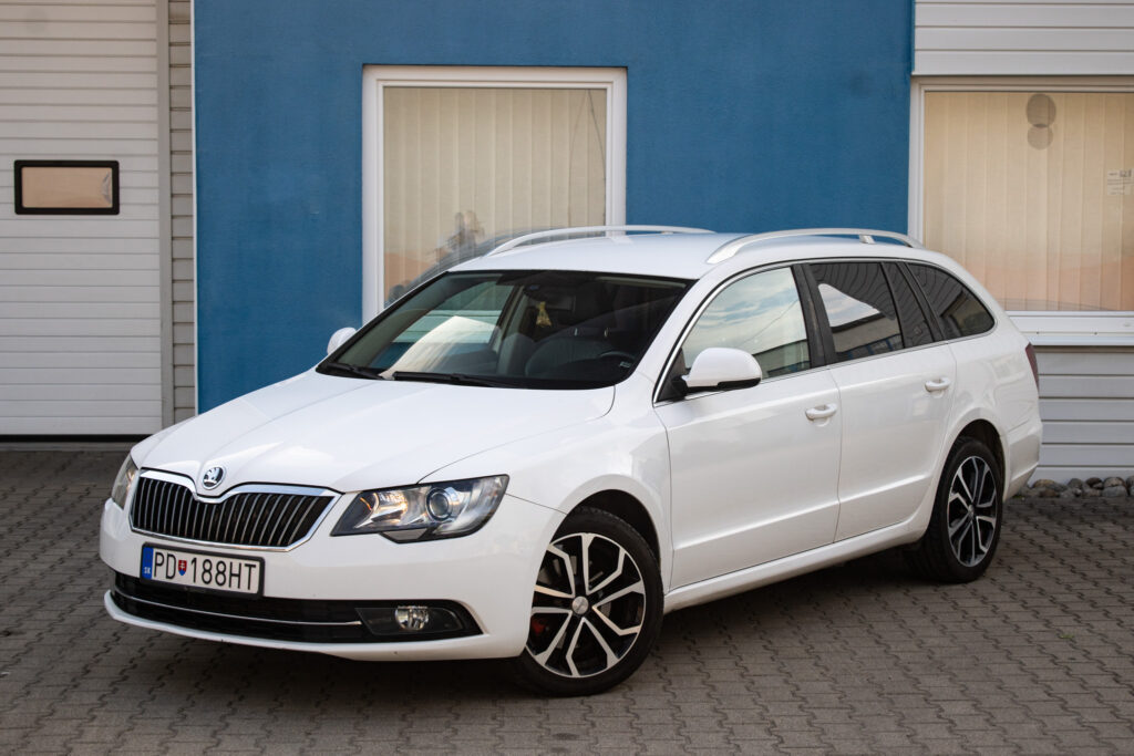 Škoda Superb Combi 2.0 TDI CR Elegance DSG