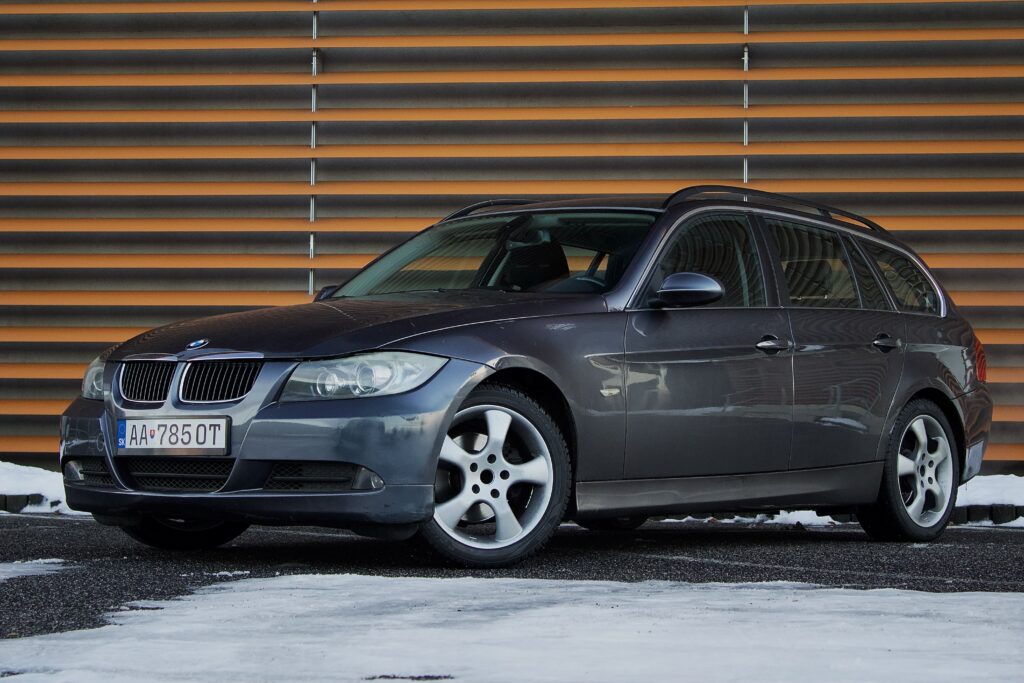 BMW Rad 3 Touring 325 i  A/T