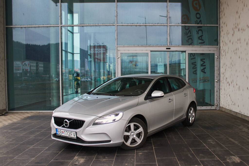 Volvo V40 T2 1.5L ECO 122k Momentum Geartronic