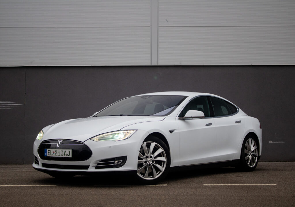 Tesla Model S 85D