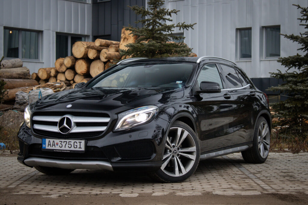 Mercedes-Benz GLA 220 d 4MATIC A/T