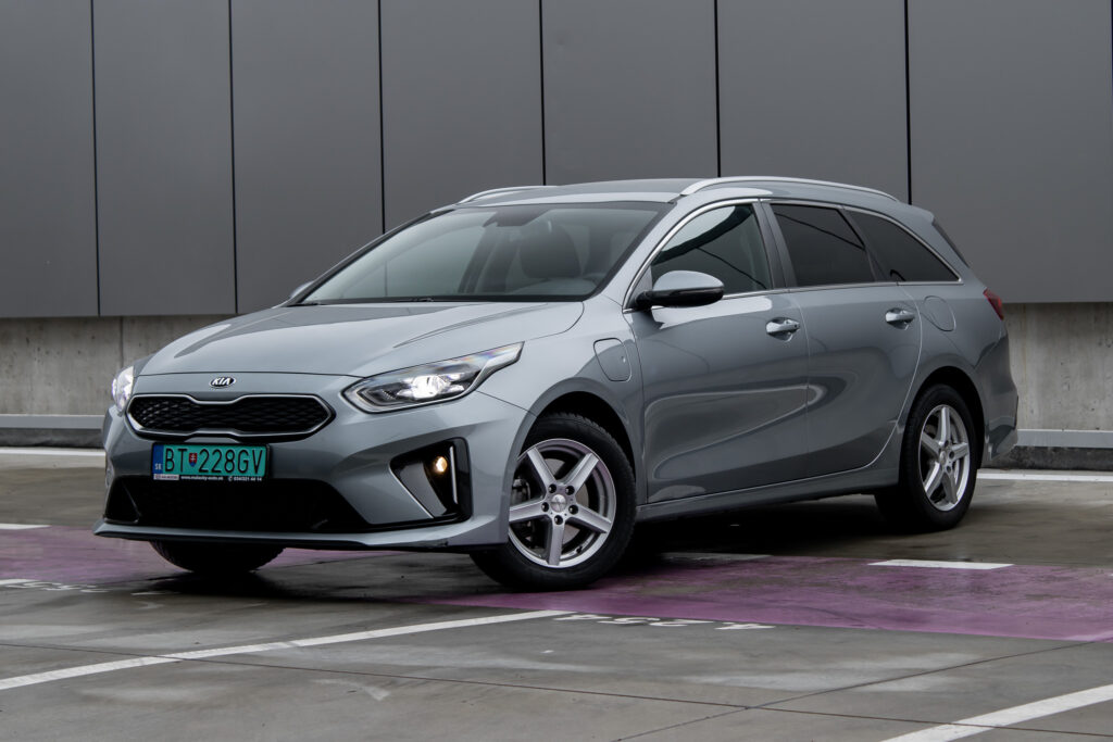 Kia Ceed SW 1.6 GDi/ Plug-in Hybrid/ Gold/ 7 ročná záruka/ 8397km