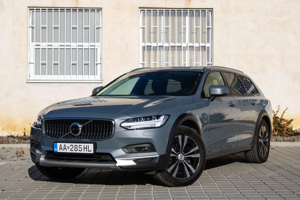 Volvo V90 CC D5 modelový rad 2021