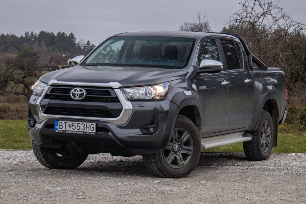 Toyota Hilux DC 2.8 I D-4D Invincible 4x4 A/T