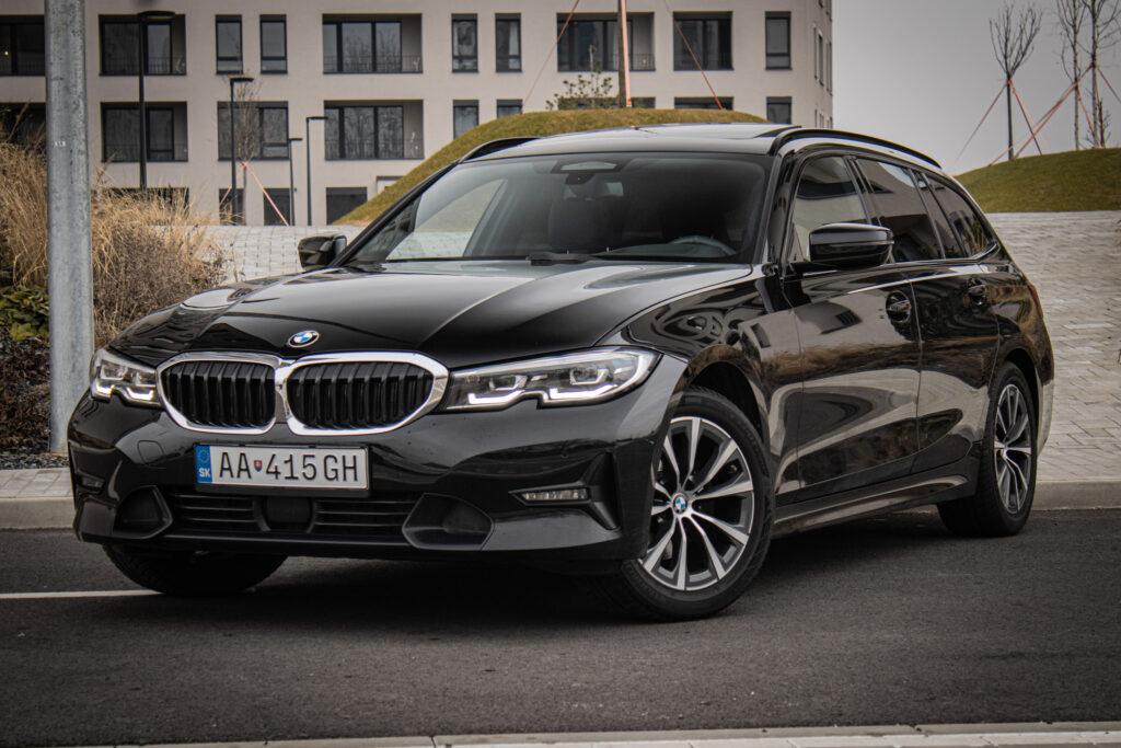 BMW Rad 3 Touring 320d  xDrive A/T