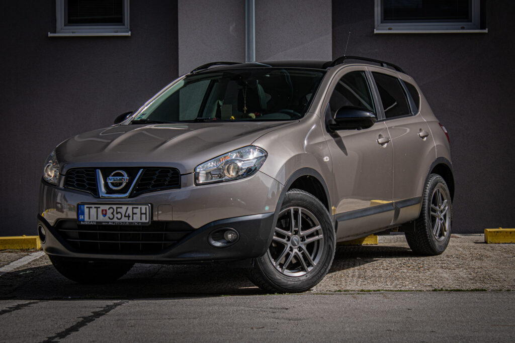 Nissan Qashqai 1.6i Tekna 4x2 (EU5)