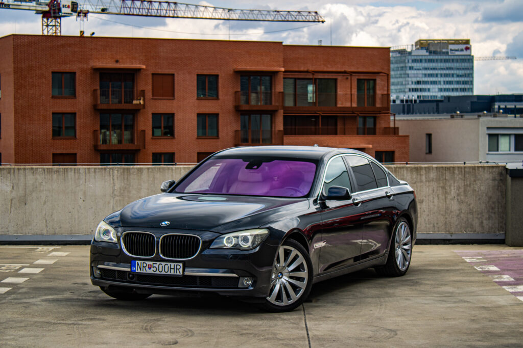 BMW Rad 7 750i 4.4 V8 - ZÁRUKA 1 rok / 20 000km a PREPIS V CENE