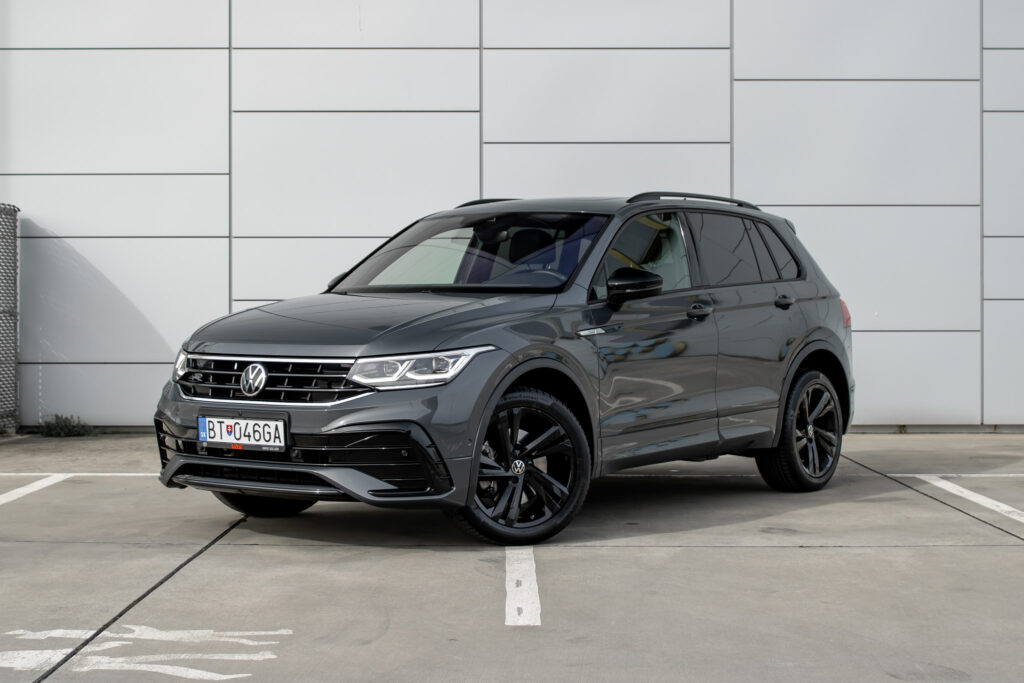 Volkswagen Tiguan / 2.0 TSI/ R-Line/ 4motion/ IQ LED/ DDC/ ACC/ Tažné/ v Záruke/
